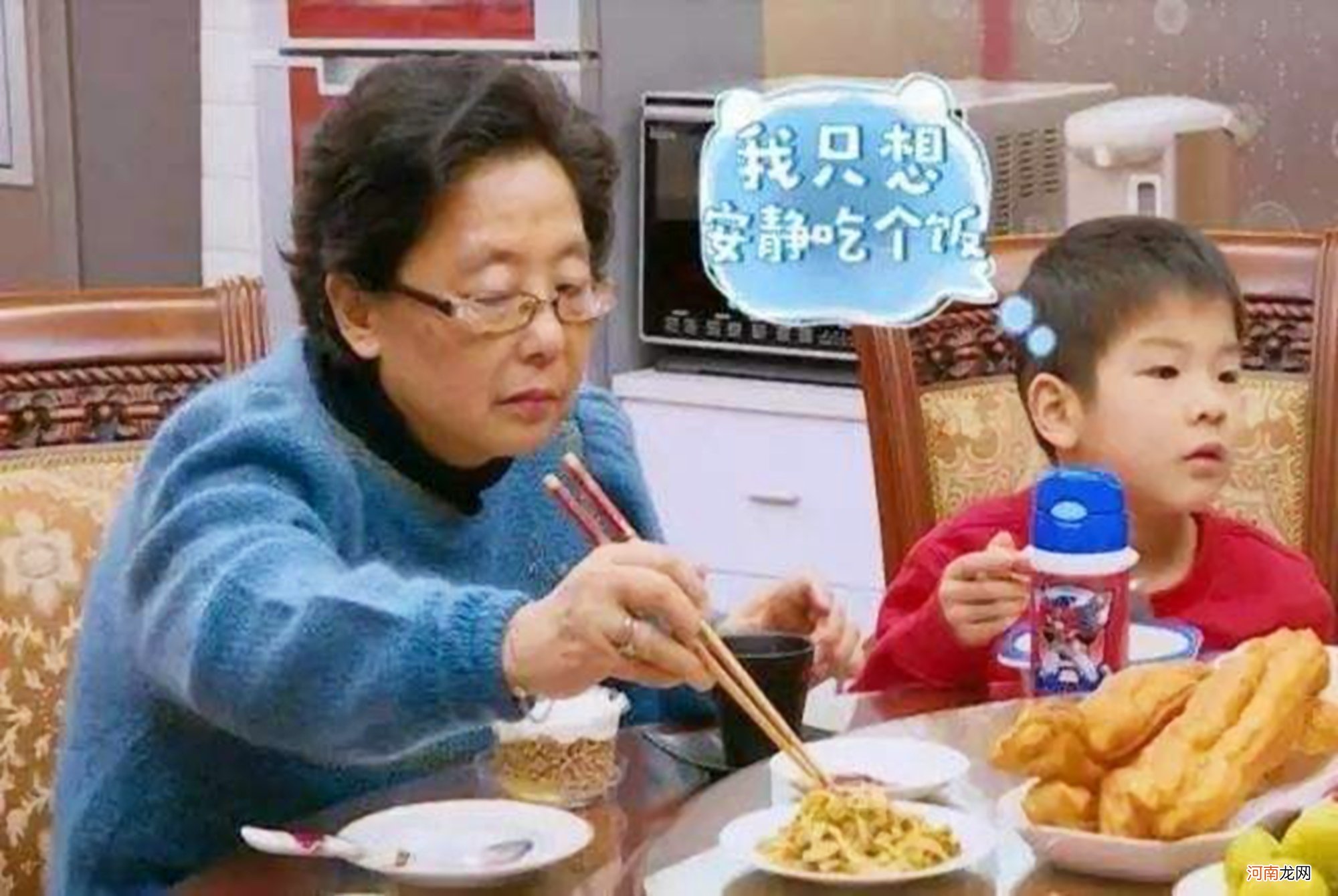 “饭桌见人品”：孩子将来有没有出息，从饭桌上就能看出“苗头”