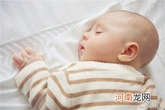 如何正确护理新生婴儿的耳朵