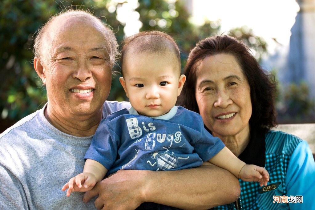 孙子亲，还是外孙更亲？看三个老人的心里话