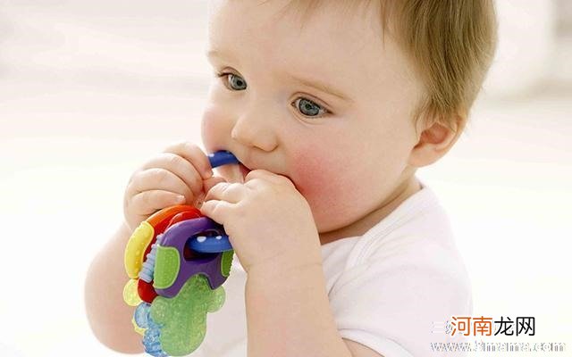 科学的帮宝宝缓解出牙痛苦