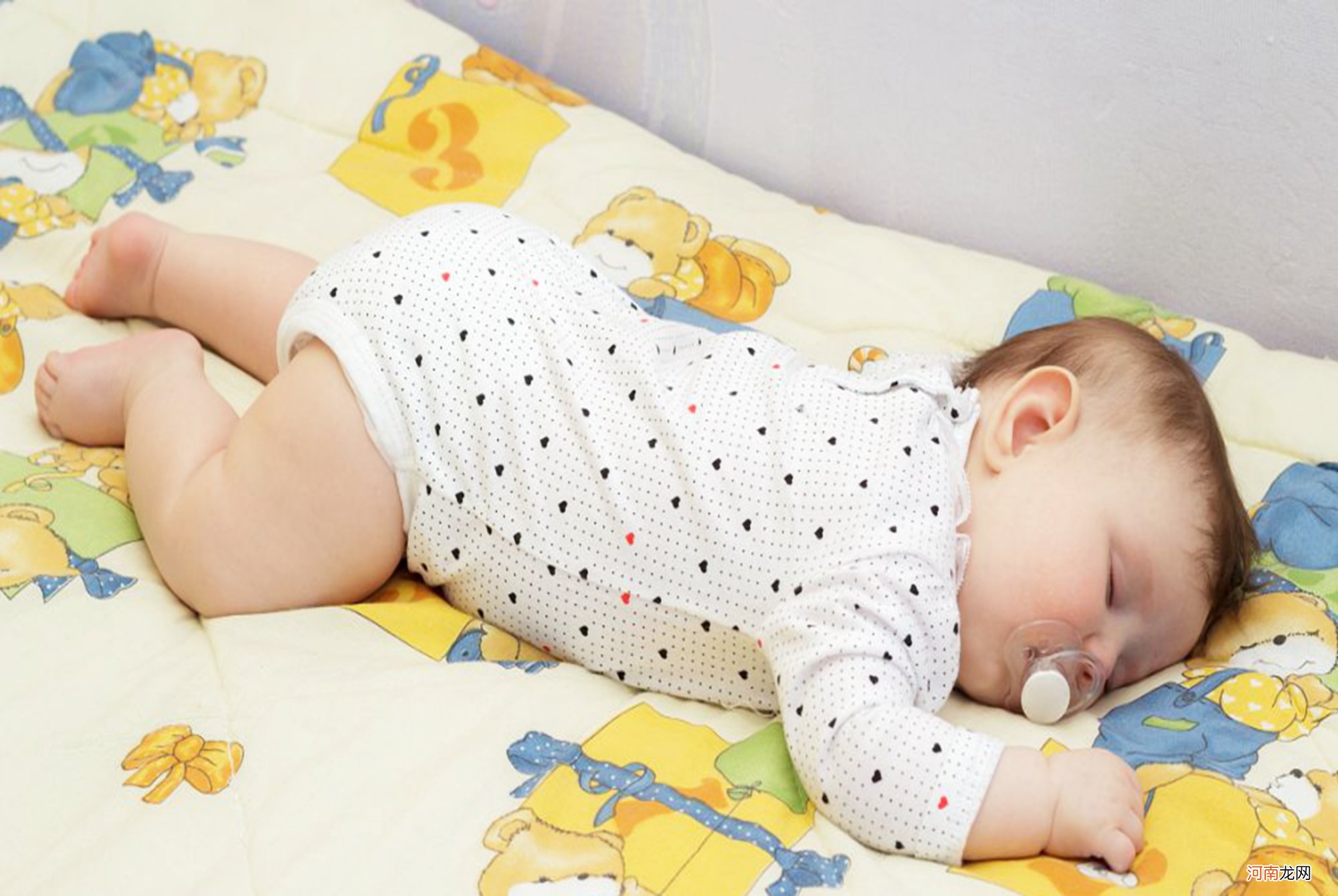宝宝多大开始枕枕头？不同月龄的宝宝讲究不同，新手父母要了解