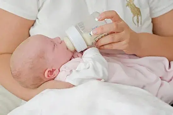 5种对策解决婴儿不吃奶粉 宝宝不吃奶粉的原因是什么