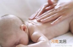 定期给宝宝做眼保健很关键