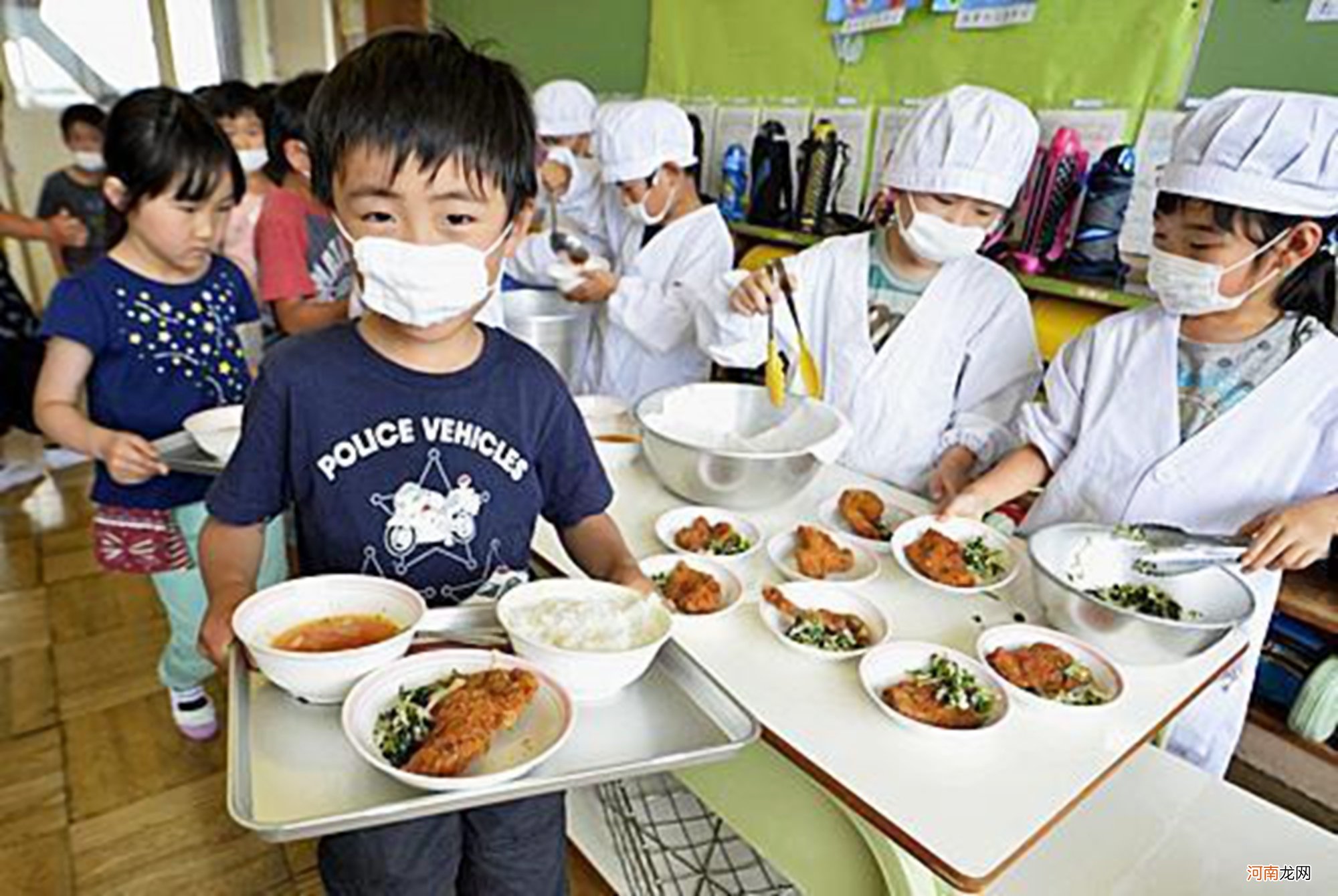 日本儿童健康状态为啥全球第一？看学校食堂就知道了，真的比不过