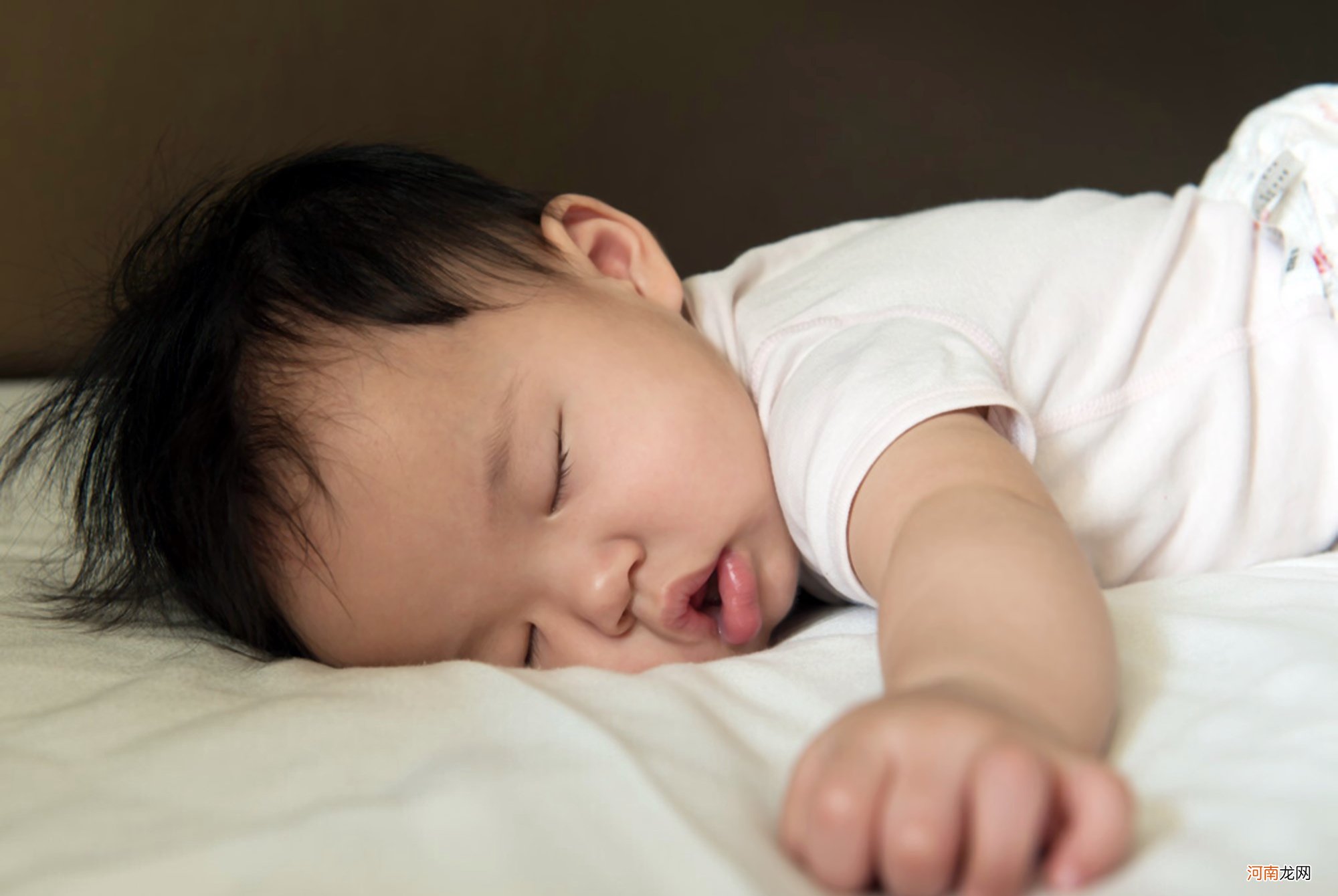 宝宝睡前习惯影响身高发育？这些行为不改，14岁后可能不再长个