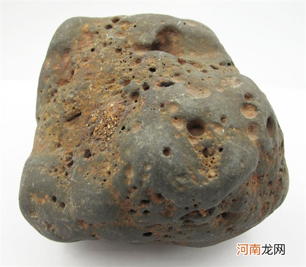 陨石一块来自外太空撞击了地球的固体物质