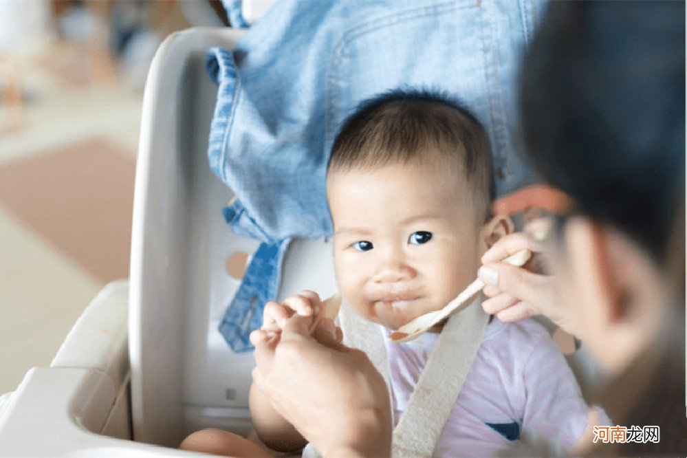 初次给宝宝添辅食，宝妈不知如何是好？做好这些事，可以事半功倍