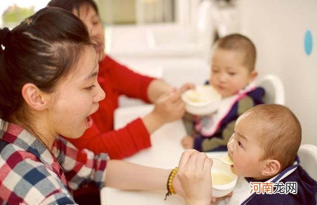 初次给宝宝添辅食，宝妈不知如何是好？做好这些事，可以事半功倍