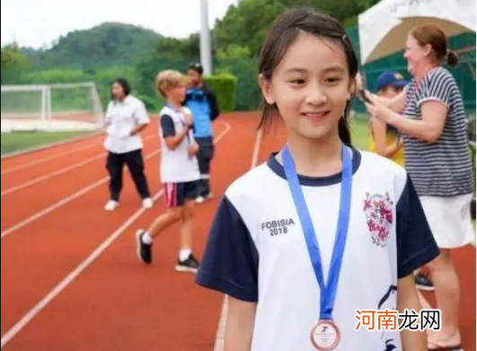 “养废”一个女孩有多容易？父母激励式的打击，不停说这三句话