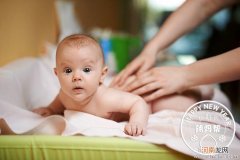 婴儿抚触的好处有哪些？