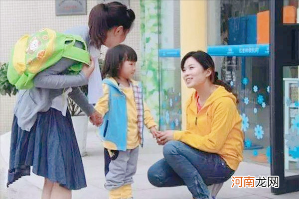 放学就喊饿,是老师没给吃饱?孩子上幼儿园常遇三个问题,答案很现实