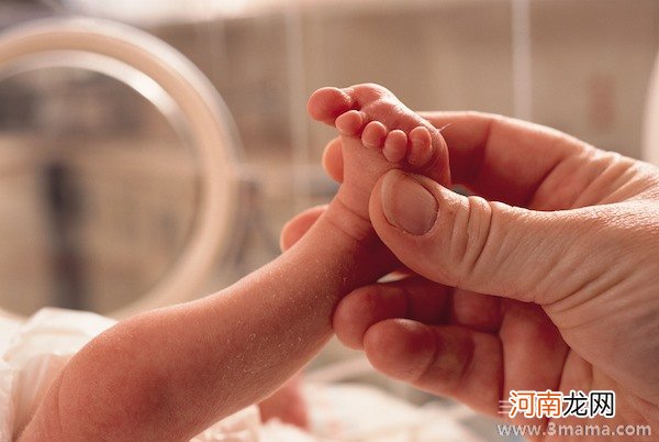 早产儿出院后如何护理？