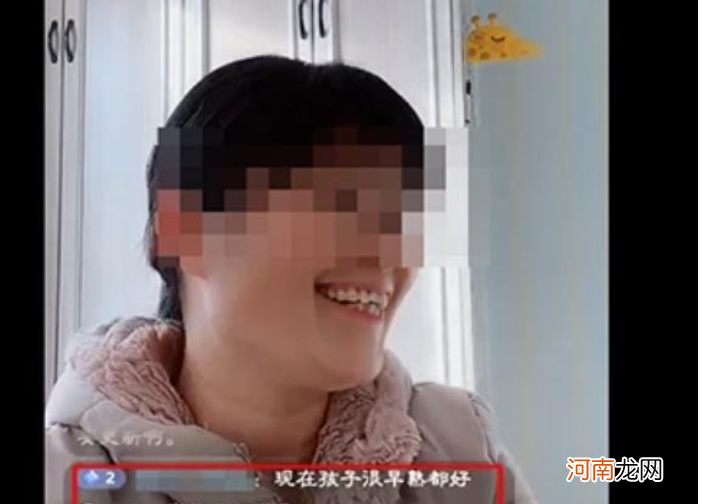 前有抱“不死鱼”的男娃，后有“裸睡”兄妹，要点脸别消费孩子了