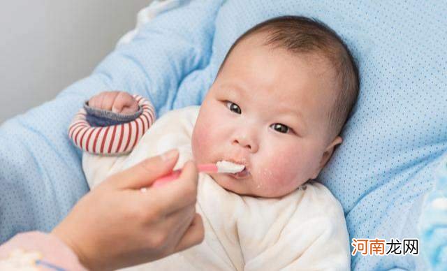 宝宝第一口辅食由米粉开启，如何给宝宝添加米粉，宝妈可以这么做