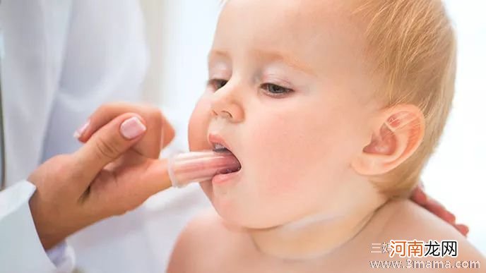 给小宝宝刷牙护齿的好办法