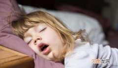 小婴儿打呼常见3个原因 小婴儿为啥会睡觉打呼呢