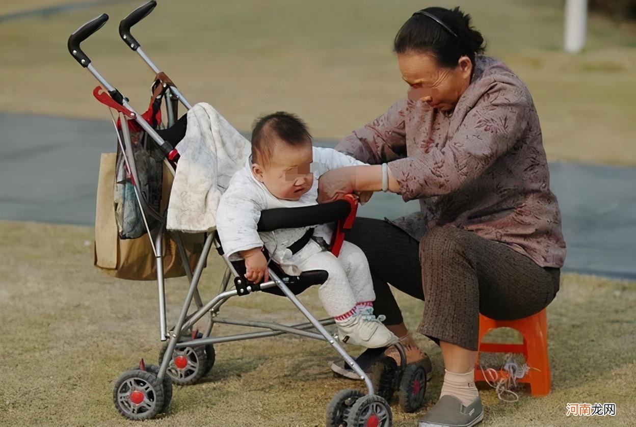 说话晚的孩子有福气？娃迟迟不愿张口，跟家长的4个习惯有关