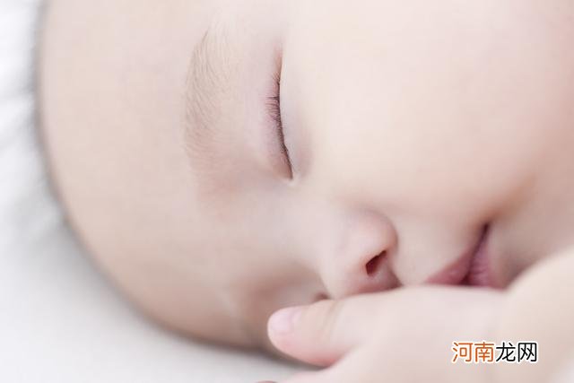宝宝睡觉时出现突然大哭或委屈哭？看完这5个原因，你就踏实了