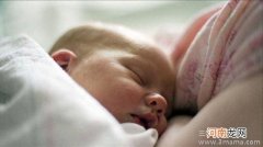 早产儿住院的时候怎样坚持用母乳喂养呢？