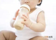 怎样用杯子给婴儿喂奶？
