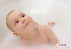 怎样给小宝宝洗澡？
