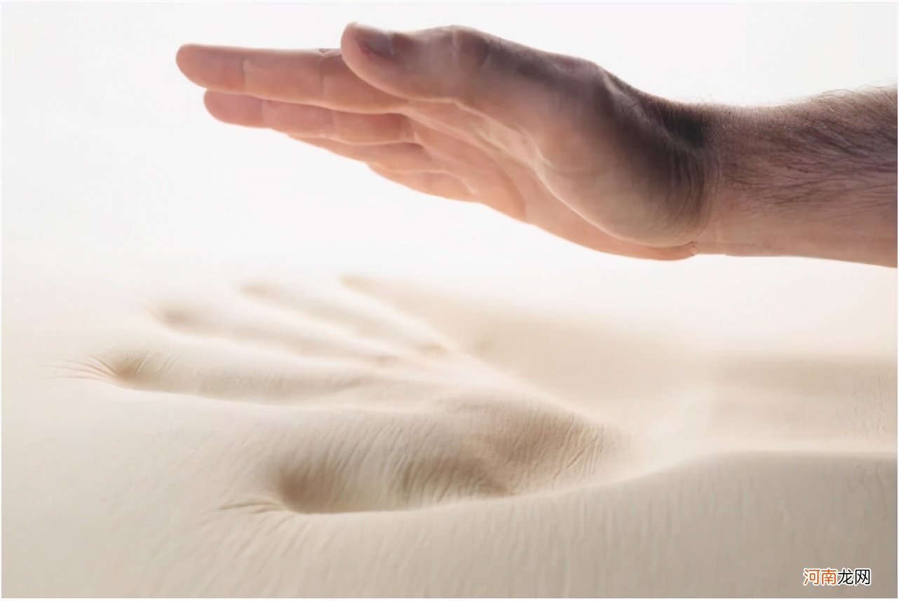 从小给孩子睡枕头，会给孩子身体带来伤害，附枕头正确挑选方式