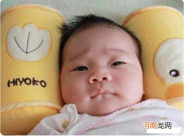 从小给孩子睡枕头,会给孩子身体带来伤害,附枕头正确挑选方式