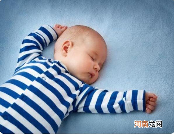 从小给孩子睡枕头，会给孩子身体带来伤害，附枕头正确挑选方式