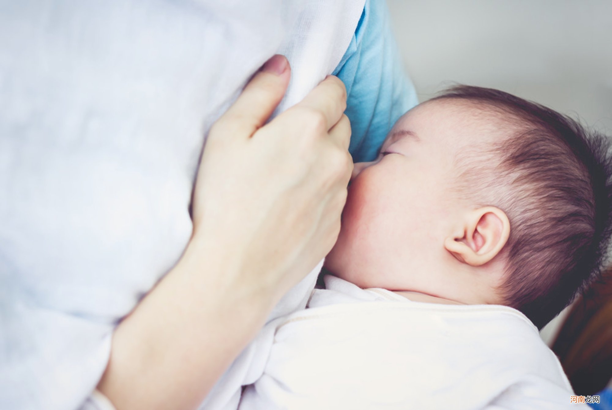 你坚持母乳喂养宝宝到几岁？网友的回答暴露喂养误区，心疼孩子