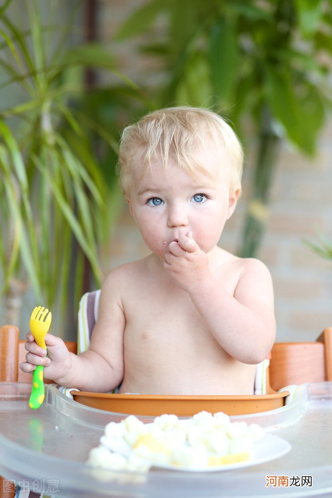 宝宝什么时候才可以吃大人饭？有以下几个信号就可以大胆的吃了