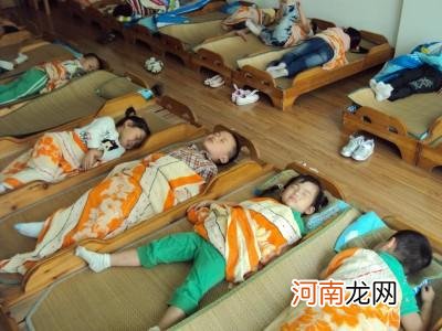 开学第一天小班为什么有的孩子哭闹,有的孩子听话,还不是怪家长