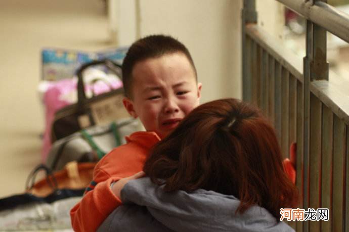 开学第一天小班为什么有的孩子哭闹,有的孩子听话,还不是怪家长