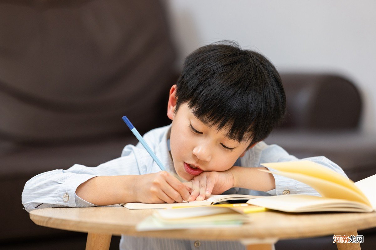 想要教育好孩子，父母得懂“权衡利弊”，用海豚式教育方式来帮忙