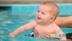 婴儿游泳水温以40℃为宜