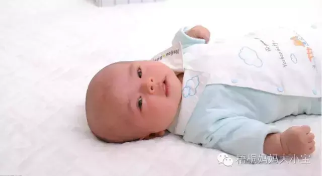 母乳宝宝和奶粉宝宝大不同 吃母乳和奶粉哪个更容易胀气