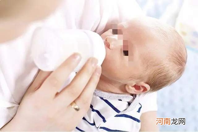 为什么宝宝喝奶时喜欢“扭来扭去”？这3个信号，爸妈要读懂