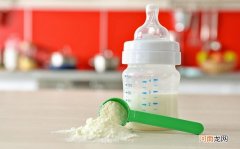 可以这样干预 宝宝喝深度水解奶粉大便绿色
