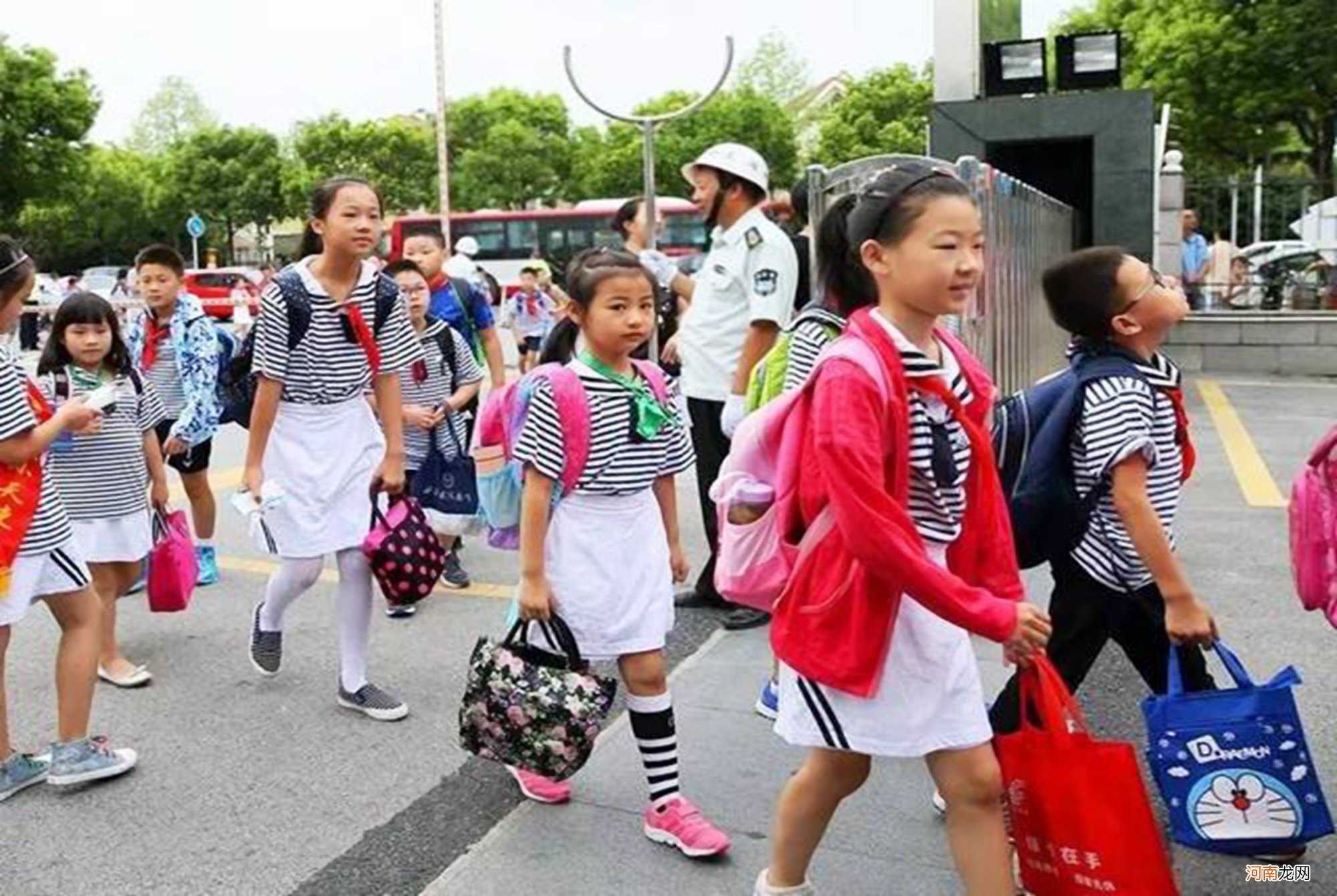 幼儿园调查表引家长热议：填工资流水也就算了，为何还要填月经史