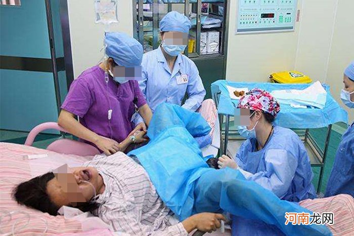 “生剖”是什么体验？抗麻体质剖腹产生双胞胎，痛得直哆嗦