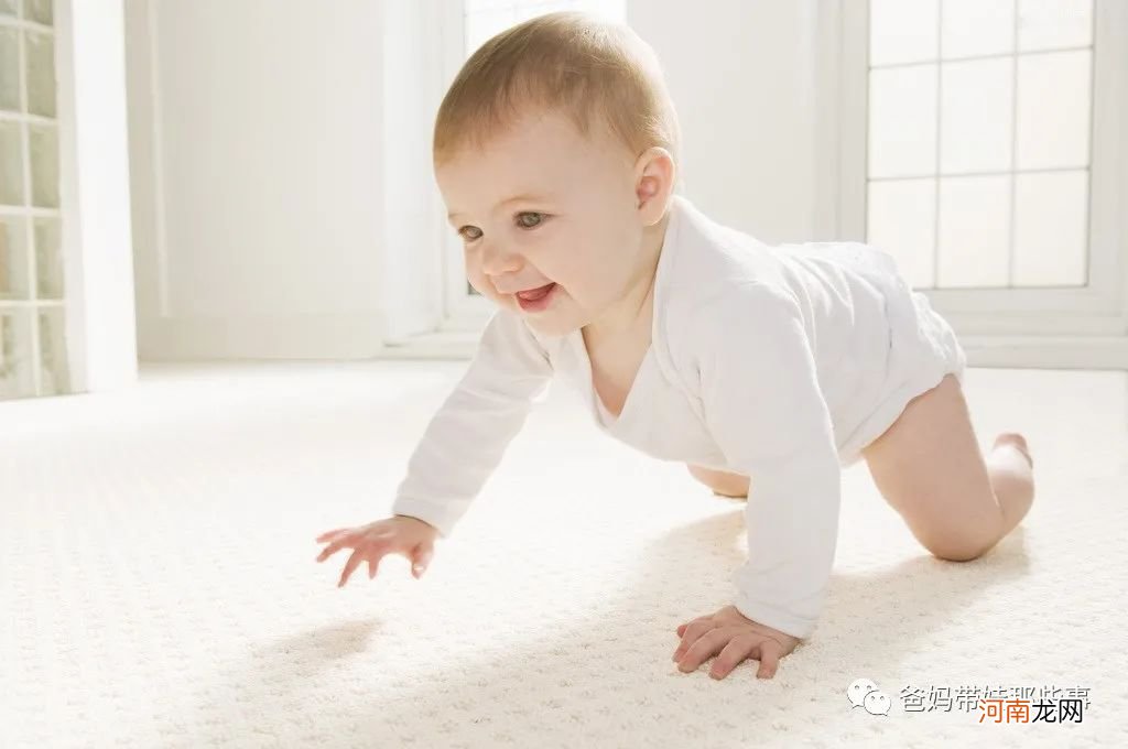 “先爬后走”和“不爬就走”的宝宝，有什么区别？