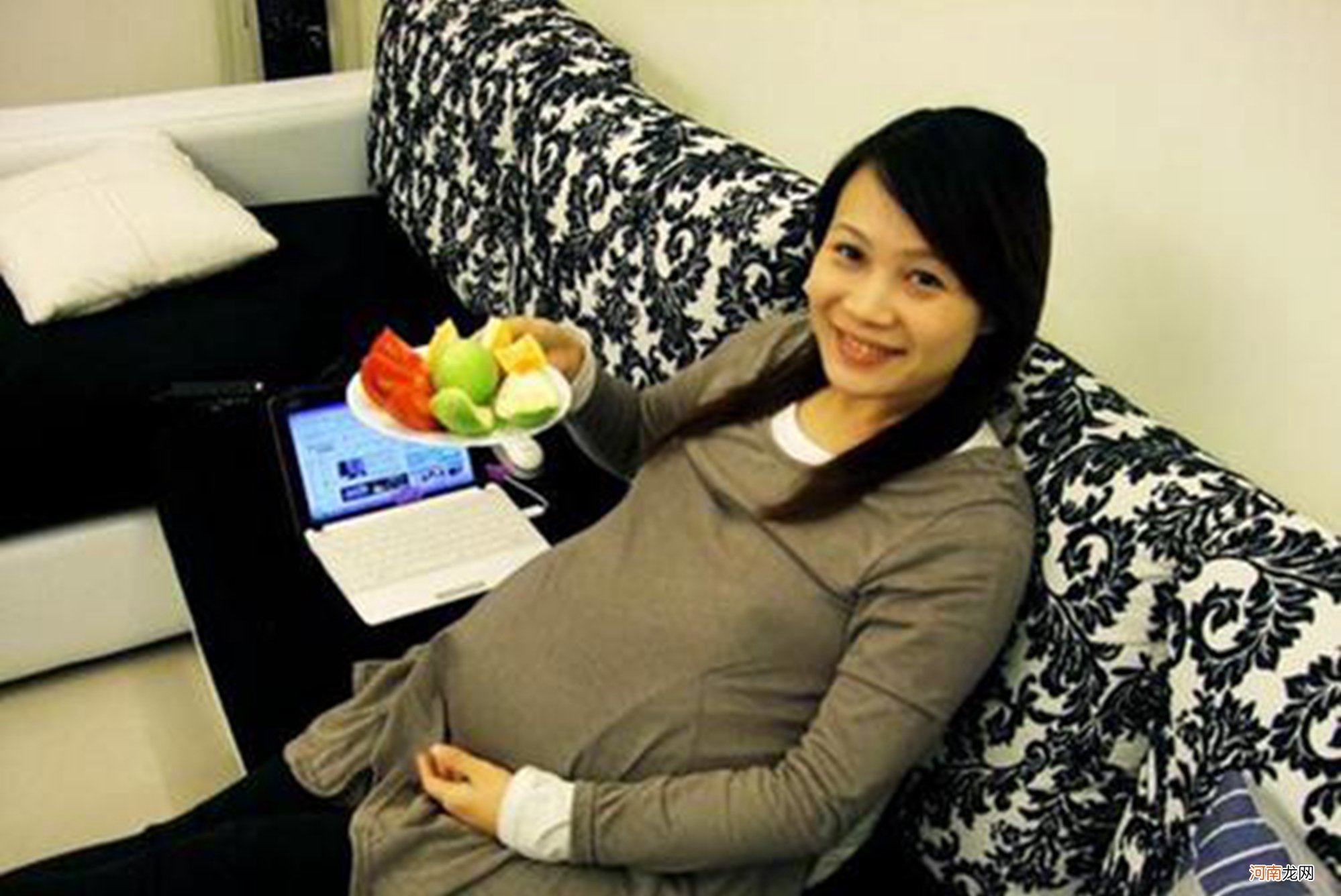 安以轩二胎孕照曝光，为什么明星怀孕只胖肚子？跟花钱多少无关