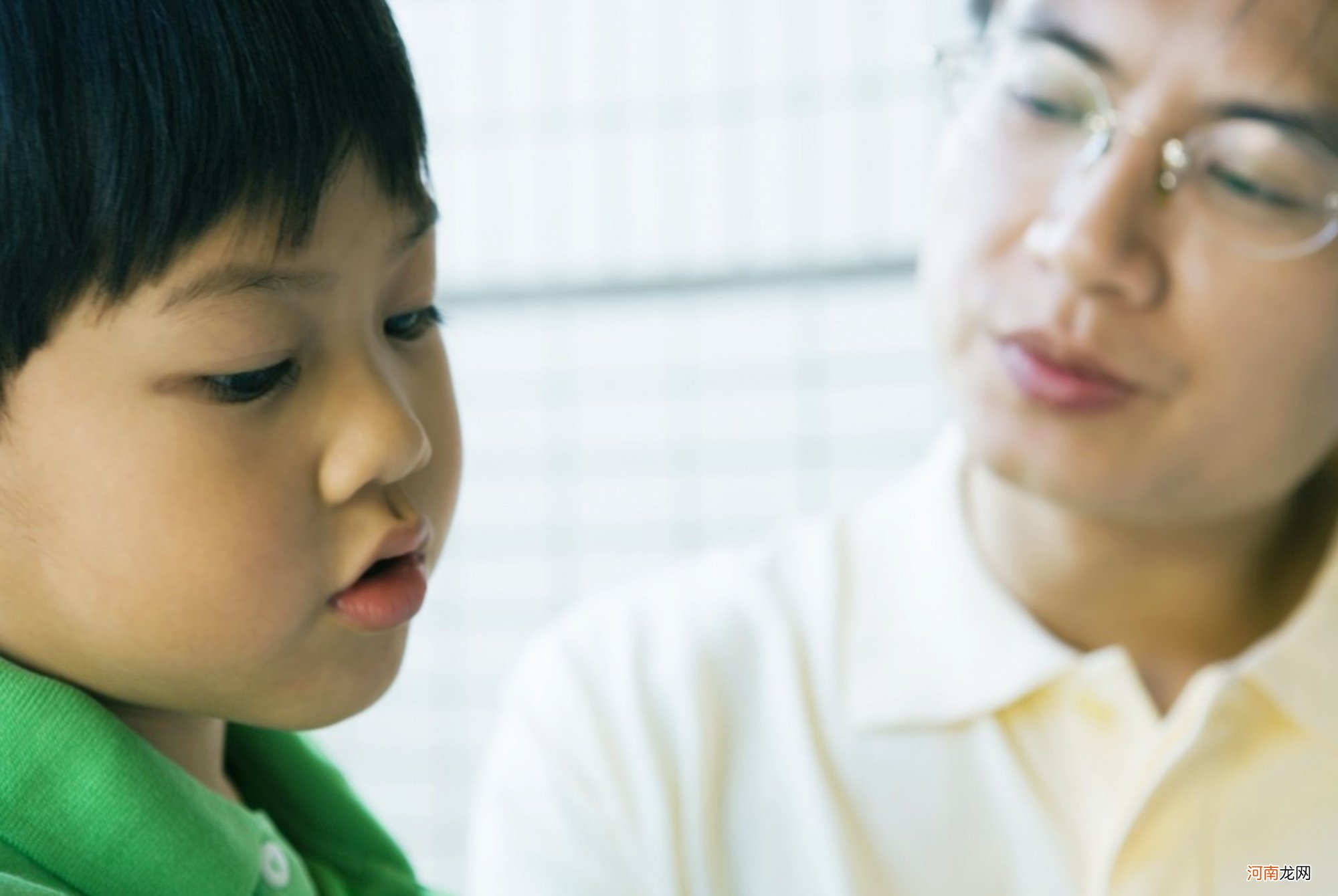 孩子挨骂后的沉默是反思？真相不同想象，走进孩子才能有效沟通