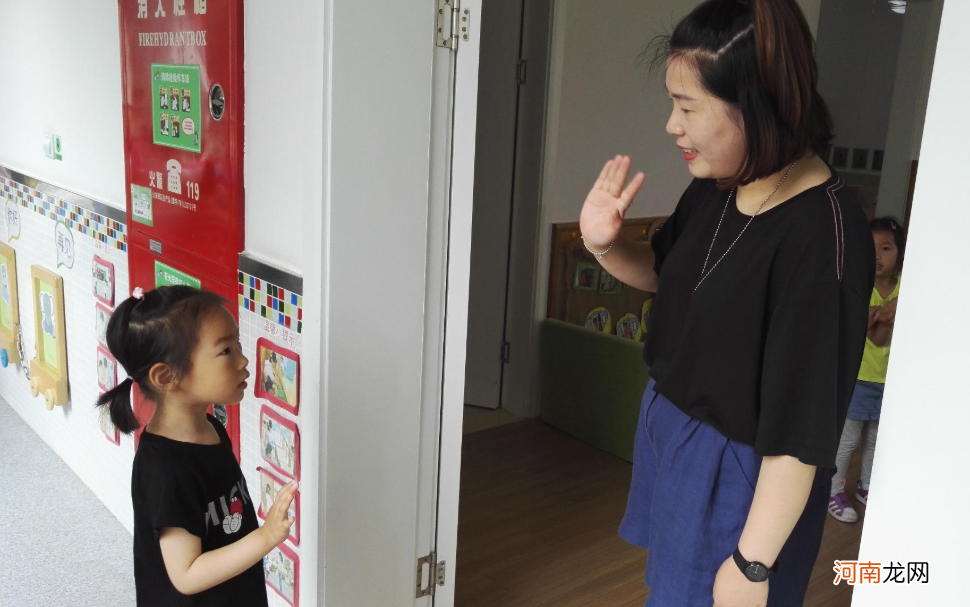 孩子孤僻没有玩伴,不一定是内向,可能是缺乏沟通技巧