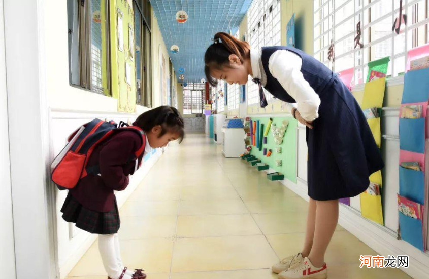 孩子孤僻没有玩伴,不一定是内向,可能是缺乏沟通技巧