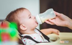配方奶喂养的宝宝多为干燥便便 奶粉喂养宝宝为何爱便秘