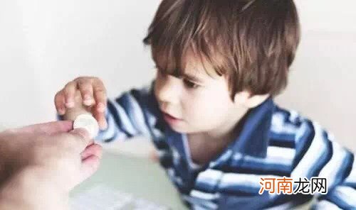 这种新型“啃老”正流行，许多父母并没发现，还认为自家娃很孝顺