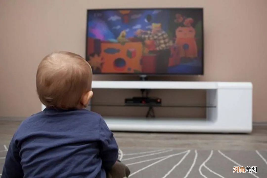 孩子经常看电视，不光影响专注力，还有更多的“危害”在等着孩子