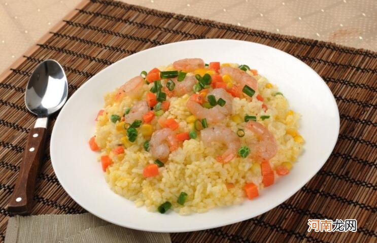 6-12个月宝宝辅食性状演变过程，不同月龄吃法不同，父母可收藏