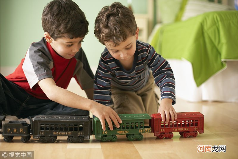 男孩和女孩大脑有100多项不同之处,养娃需要“男女有别”