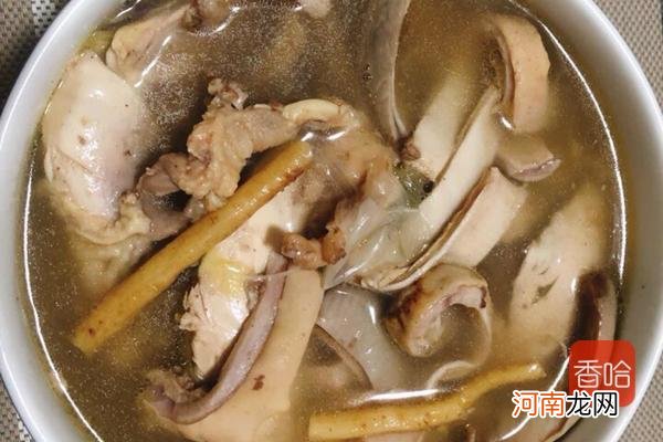 正宗广东胡椒猪肚鸡的做法步骤 猪肚鸡的制作方法及配料窍门